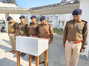 1738243538_284_जनपद-के-सभी-थाना-कार्यालय-शाखाओं-में-पुलिसकर्मियों-द्वारा-शहीद.jpg