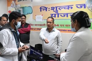 उप-जिलाधिकारी-सदरप्रभारी-अधिकारी-ने-जिला-चिकित्सालय-कोरोनेशन-का-औचक.jpg